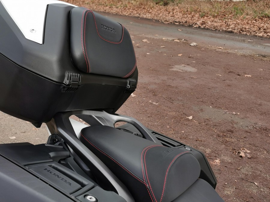 Selle arrière et valises hautes