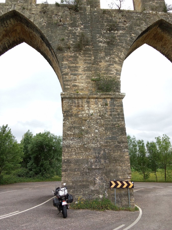 aqueduc de Pegoes près de Tomar