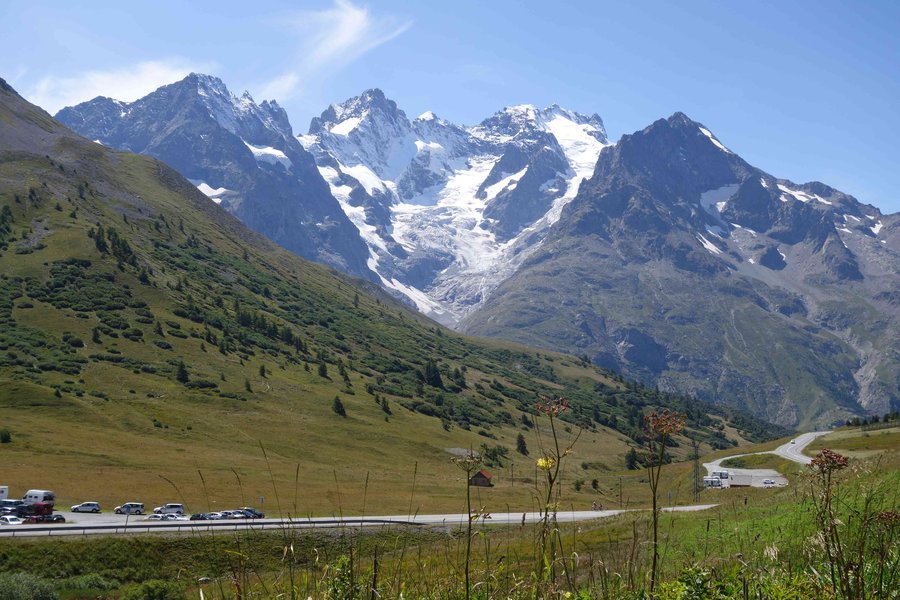 Vue du col du Lautaret (massif de la Meije)