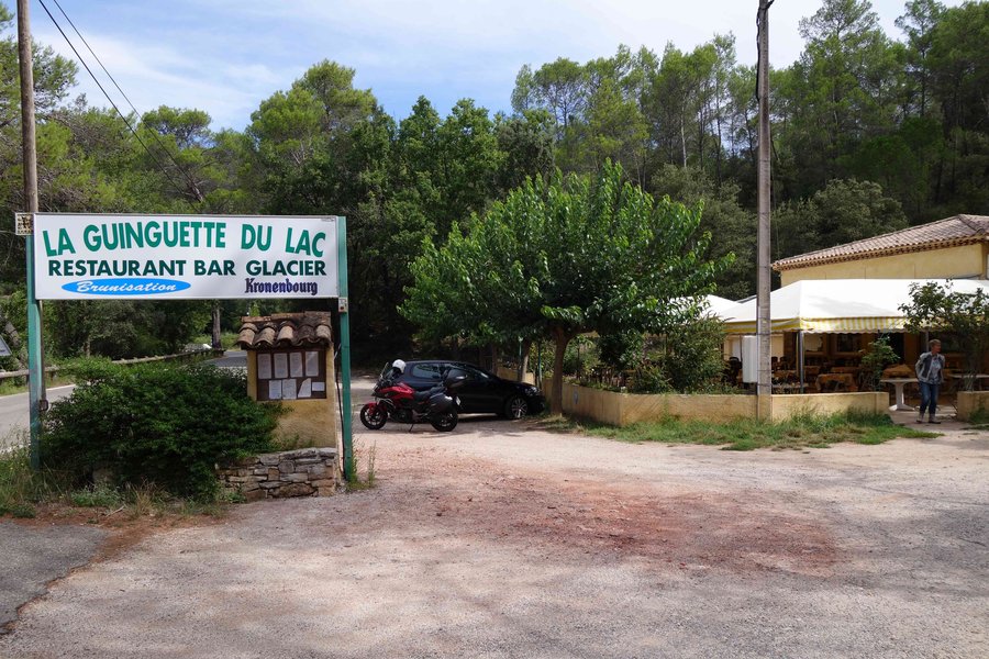 Arrêt café au lac de Carcès