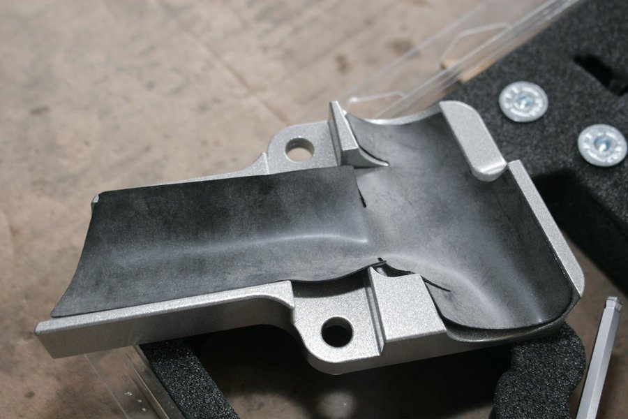 _MG_6718.JPG (173.93 Kio) Vu 3581 fois La protection caoutchoutée interne