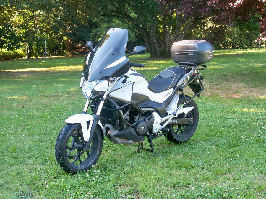 Pose de supports de valises alu Krauser d'occas. +création d'un support U sous le porte bagages Honda + pose poignés chauf Gold + déflecteurs de phare