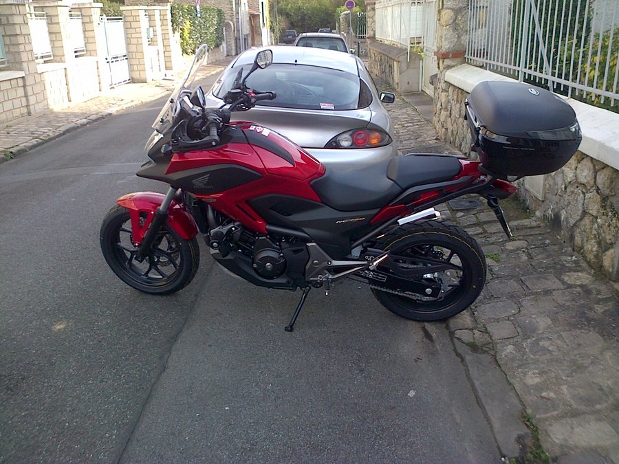 IMG-20141017-00121.jpg (809.27 Kio) Vu 4004 fois Elle vient de sortir du garage!!!