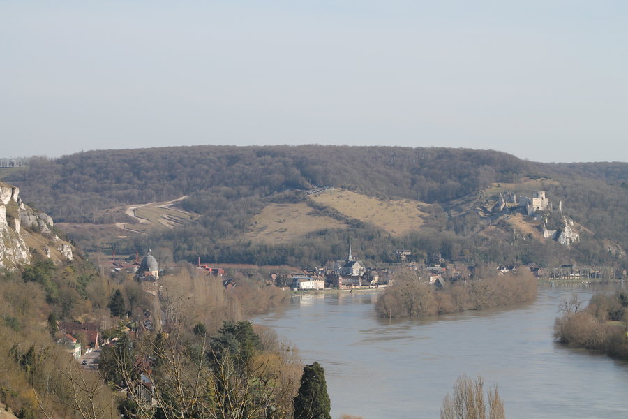 Le viel Andelys au pied du chateau