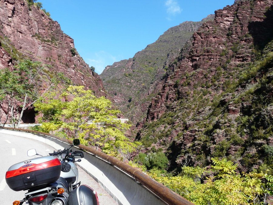 Ma VStrom 650 dans les gorges de Cians en 2008