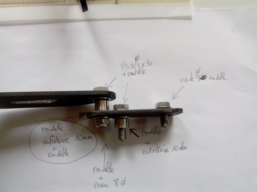 IMG_20150430_140209.jpg (1.24 Mio) Vu 5001 fois Fixation basse coté droit
