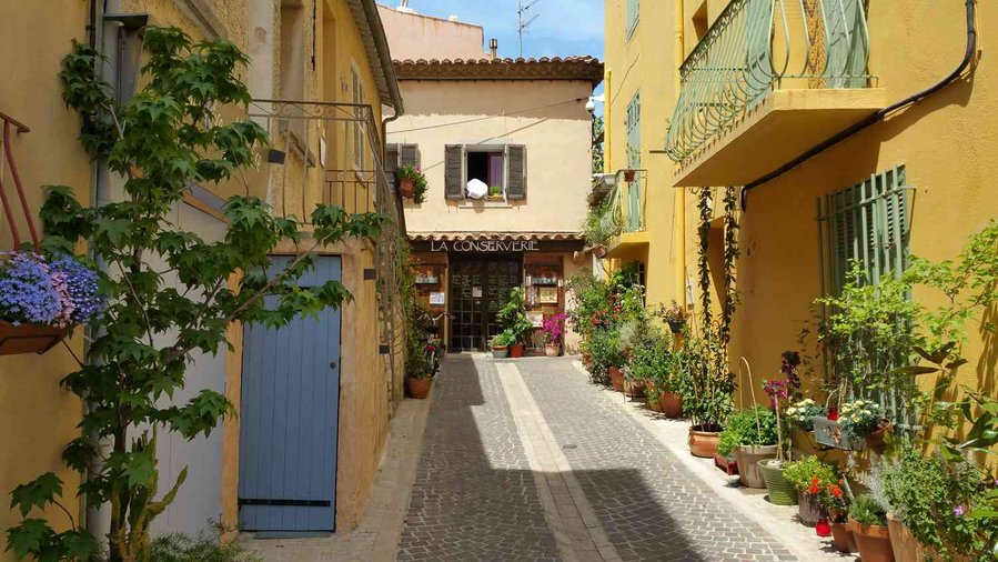 Une petite rue de Cassis