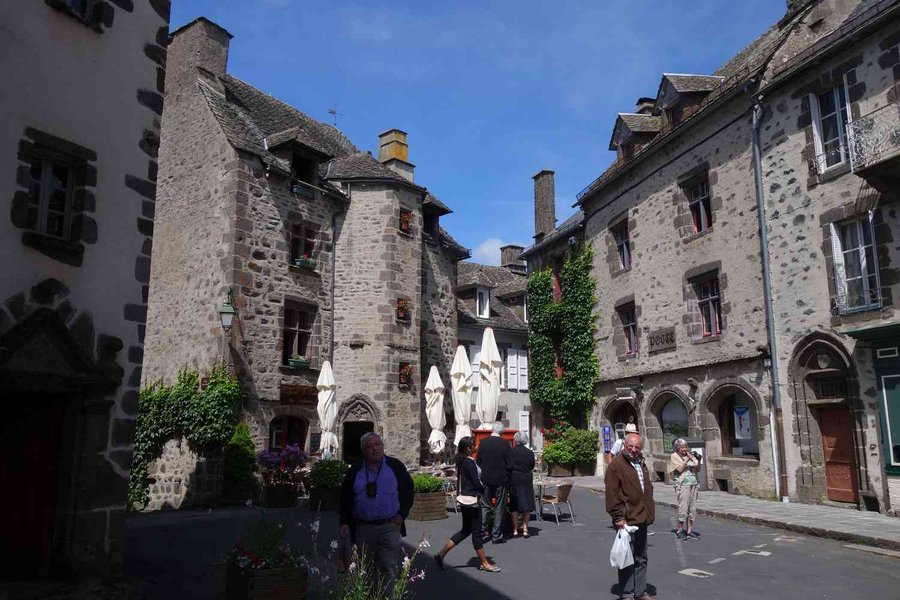 Salers, nom évocateur et très beau village