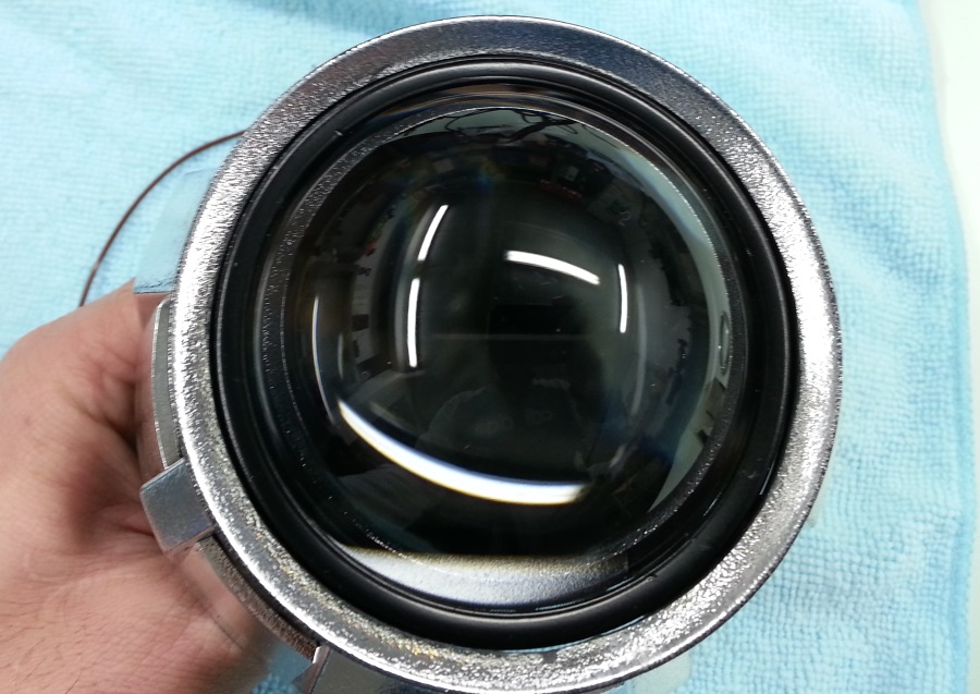 Vu avec l'enjoliveur sur le projecteur