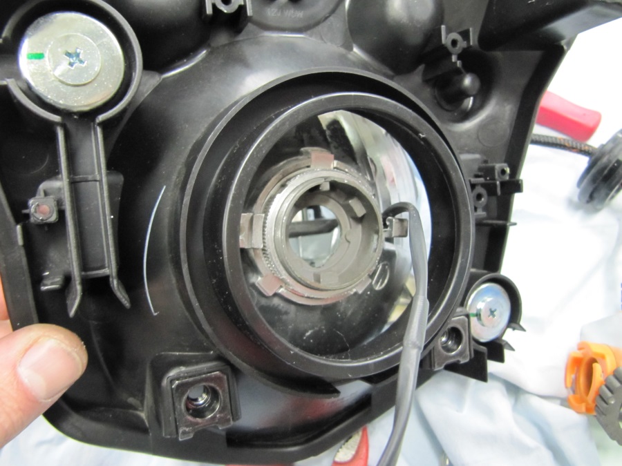 Serrage par l'arrière.