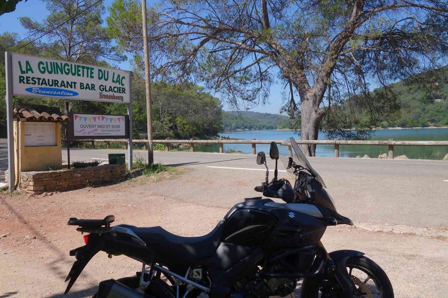 Arrêt boisson au lac de Carcès