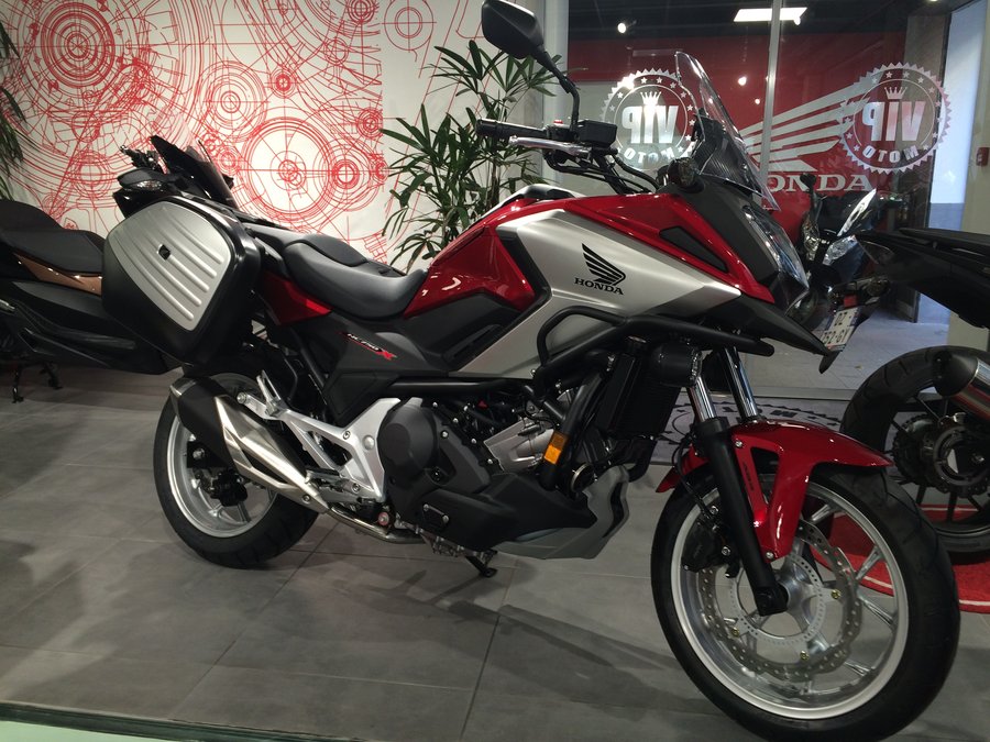 La moto équipée dans la concession de Marseille.