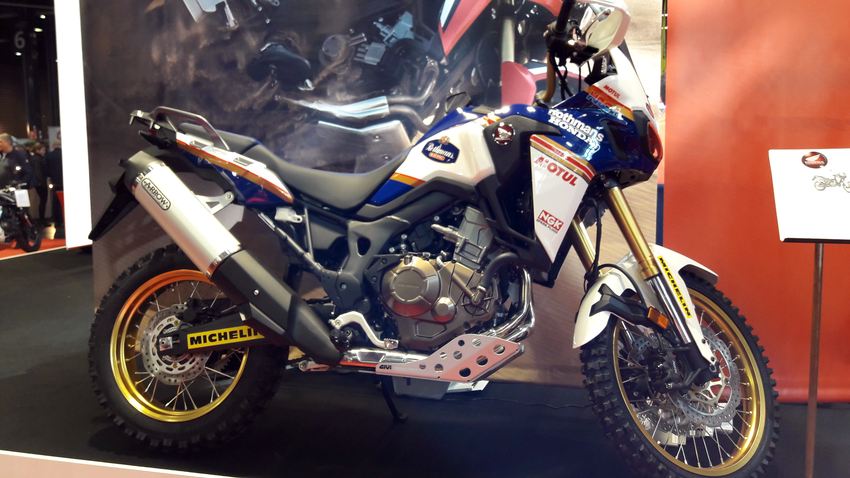 CRF1000-Rothmans1.jpg