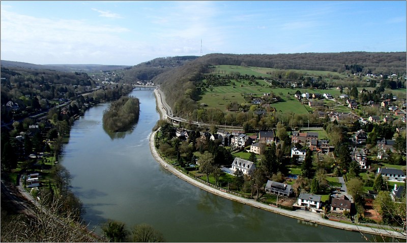 vue du resto à lustin