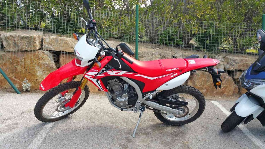 Celle-là m'intéresse beaucoup plus, en ajout de ma V-Strom 1000