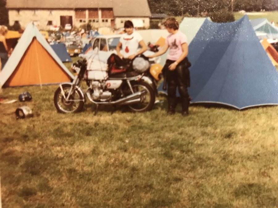 La CB350F chargée comme un mulet
