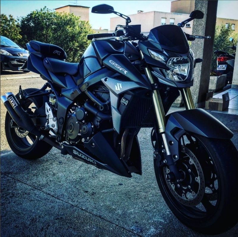 Suzuki GSR750