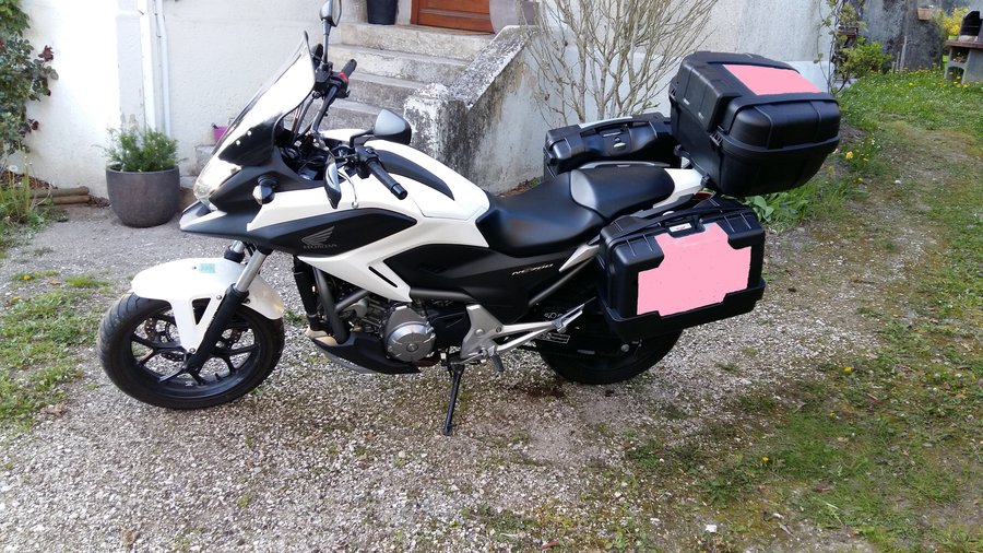 NC700x avec valises roses.jpg